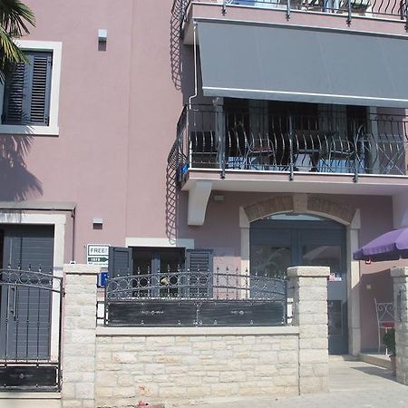 Kseni Accommodation Ровінь Екстер'єр фото