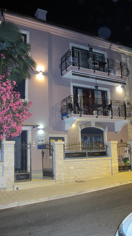 Kseni Accommodation Ровінь Екстер'єр фото