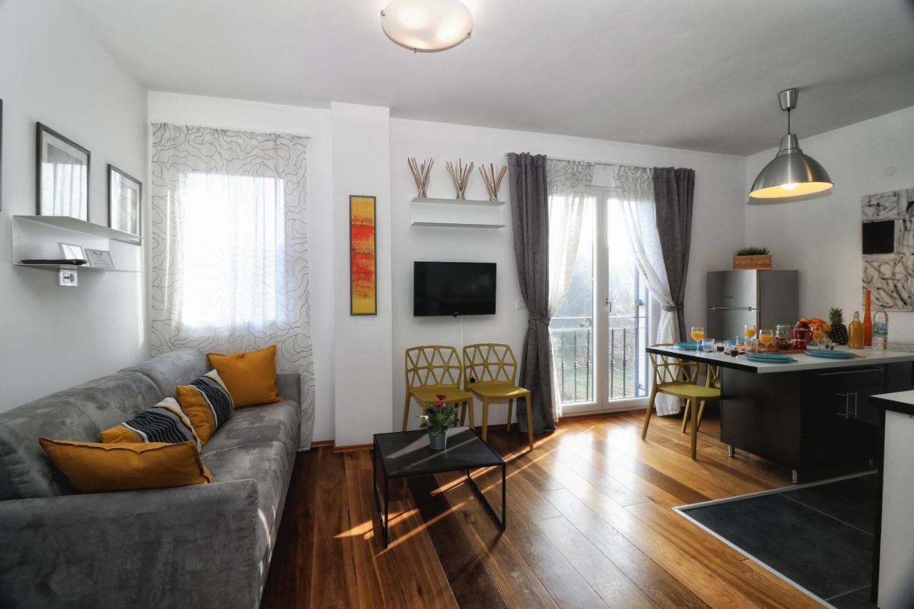 Kseni Accommodation Ровінь Екстер'єр фото