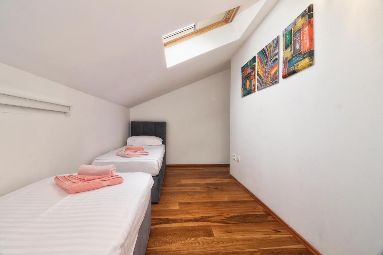 Kseni Accommodation Ровінь Екстер'єр фото