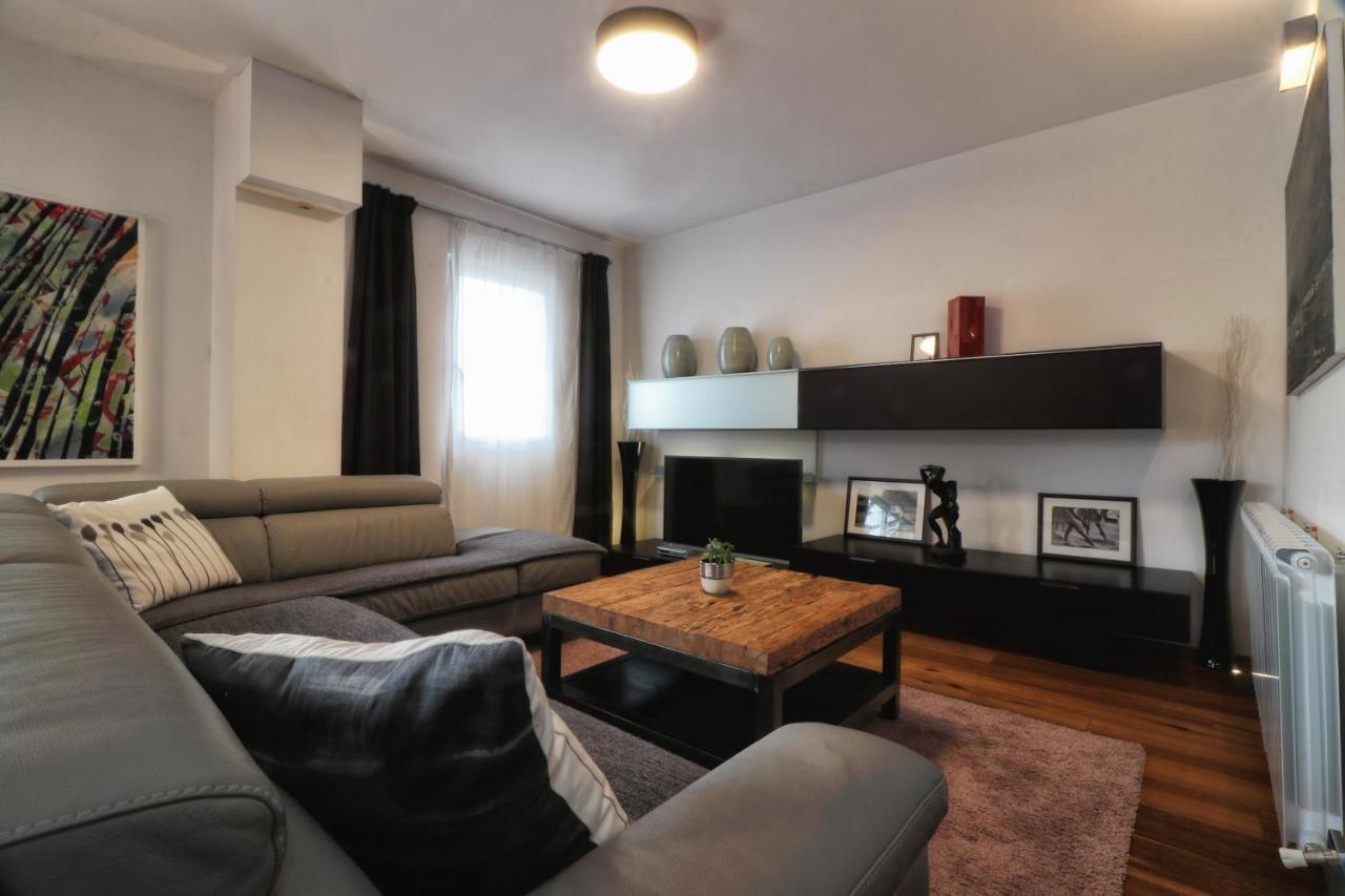 Kseni Accommodation Ровінь Екстер'єр фото