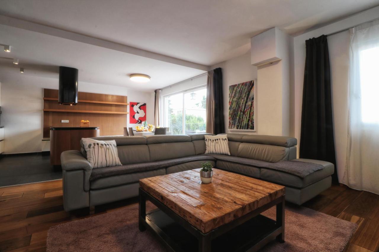 Kseni Accommodation Ровінь Екстер'єр фото