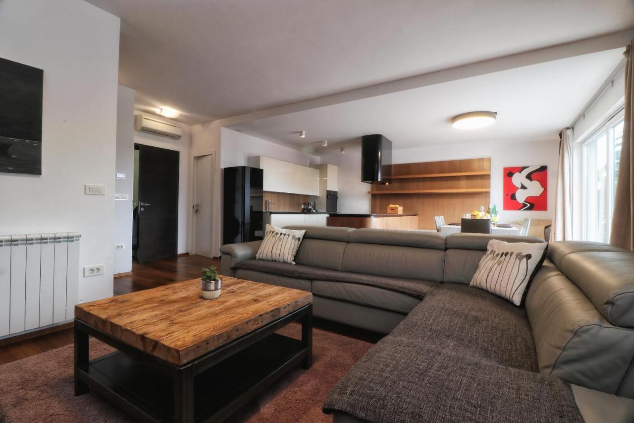 Kseni Accommodation Ровінь Екстер'єр фото